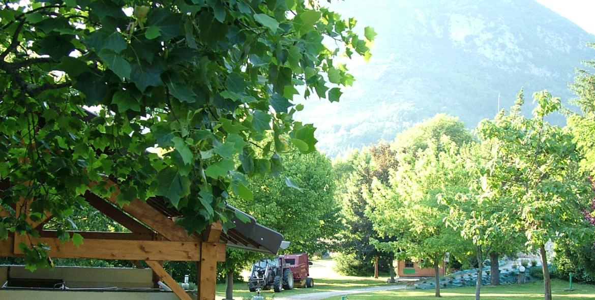 Sanitaires et emplacements camping vallée de beille